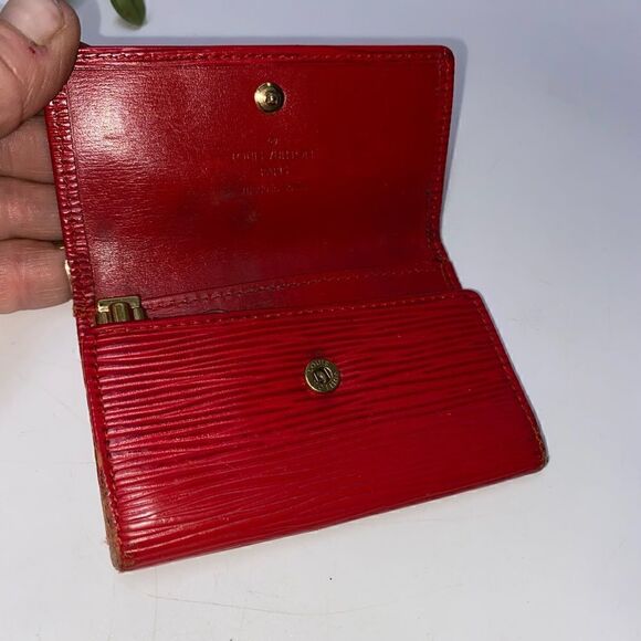 Authentic Louis Vuitton Epi Leather 6 Key Wallet Red - Picture 4 of 7